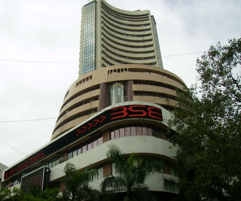Gedung Bursa Efek Bombay BSE Phiroze Jeejeebhoy Towers di Dalal Street Mumbai India
