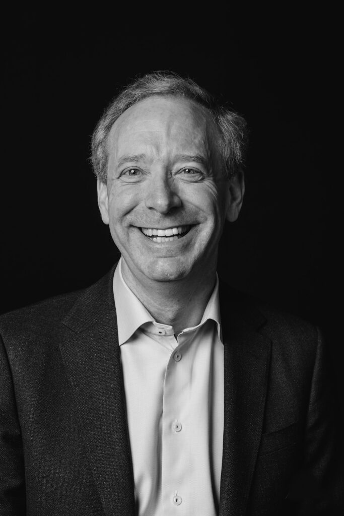 Presiden Microsoft Brad Smith berbicara mengenai perlunya regulasi pengawasan keamanan model kecerdasan buatan
