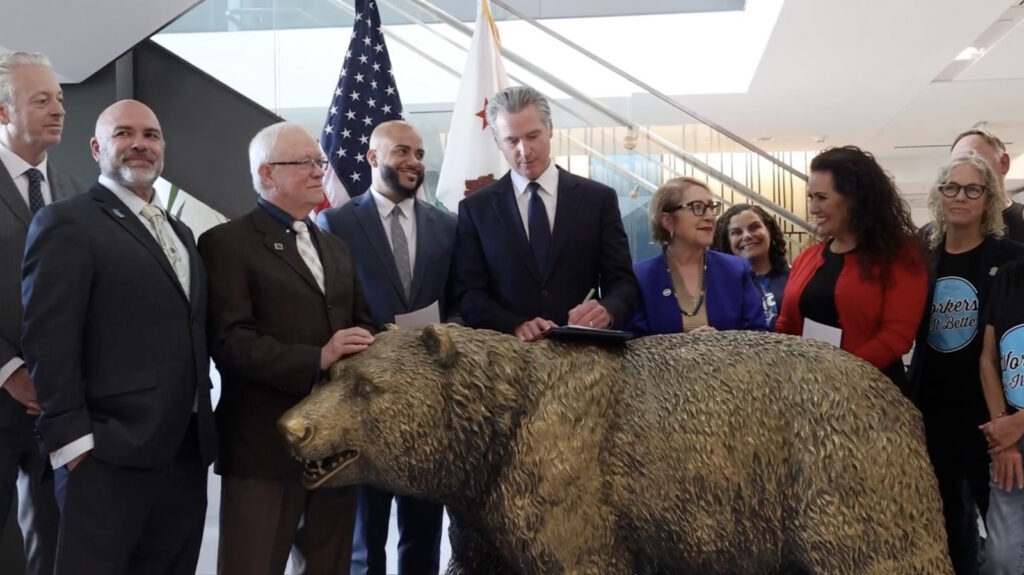 Regulasi kecerdasan buatan dan perlindungan pekerja ketenagakerjaan di California