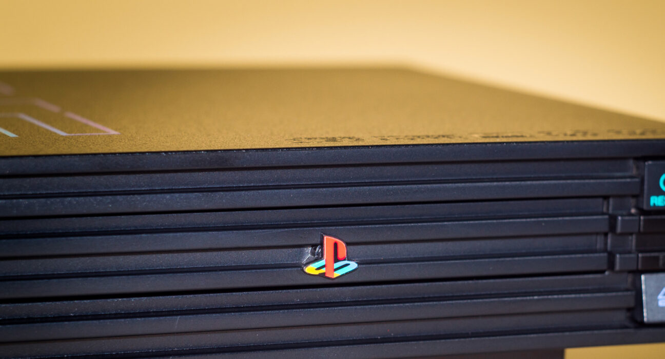 Arsitektur chip keamanan SPC970 MechaCon pada motherboard konsol retro Sony PlayStation 2 fat