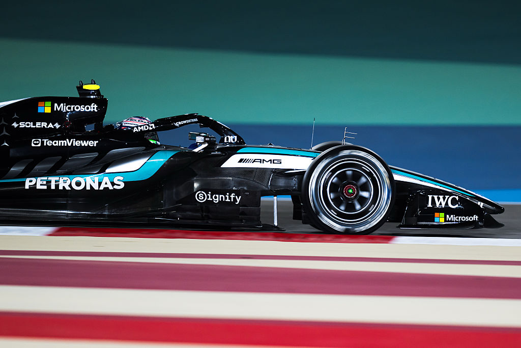 Mobil Balap Formula 1 di Sirkuit Internasional Sepang Malaysia