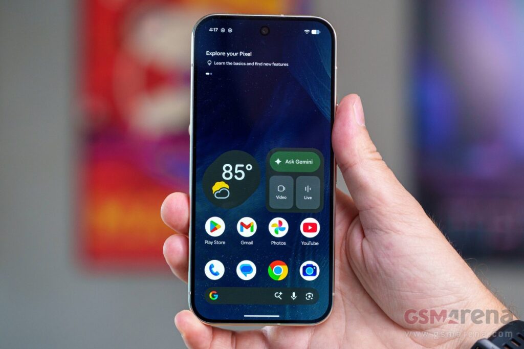 Google Pixel 11 Pro varian warna hazel dengan modul kamera horizontal dan layar 6,3 inci