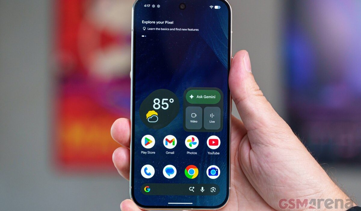 Google Pixel 11 Pro varian warna hazel dengan modul kamera horizontal dan layar 6,3 inci