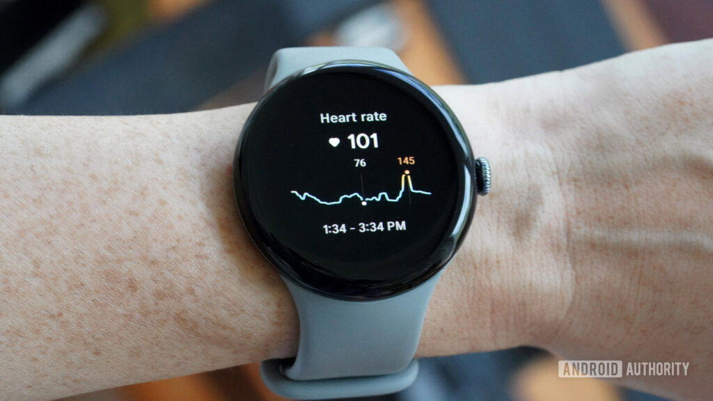 Ilustrasi jam tangan pintar Google Pixel Watch dan pemantauan sensor kebugaran