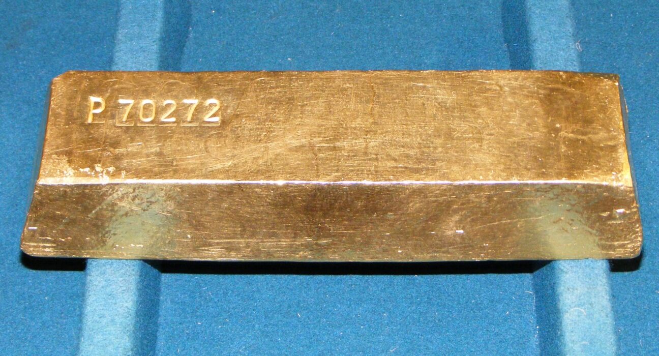 Batangan emas murni berstandar Good Delivery di brankas penyimpanan pasar fisik London Bullion Market