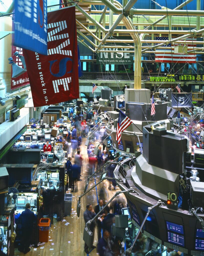Lantai perdagangan New York Stock Exchange di Wall Street