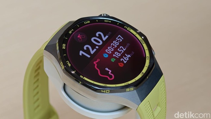 Huawei Watch GT 7 Pro dengan bodi tangguh dan fitur navigasi olahraga luar ruangan canggih