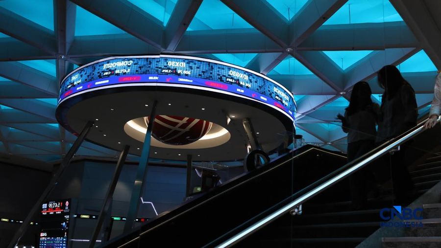 Layar monitor pergerakan IHSG di Bursa Efek Indonesia