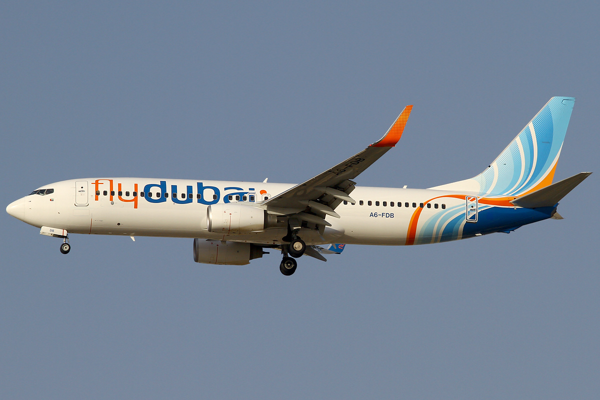 Pesawat komersial Flydubai Boeing 737 melintasi rute internasional