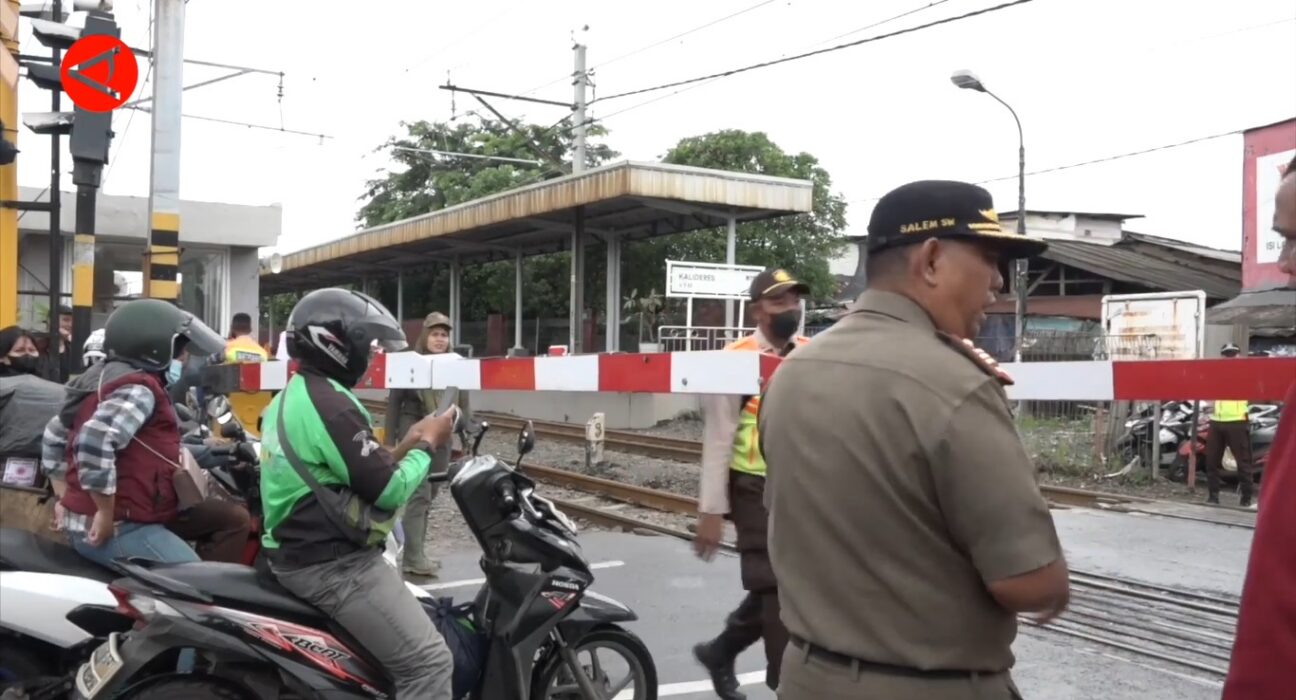 Infrastruktur Pos Penjagaan dan Palang Pintu Pelintasan Kereta Api Sebidang di Jalur Rel Indonesia