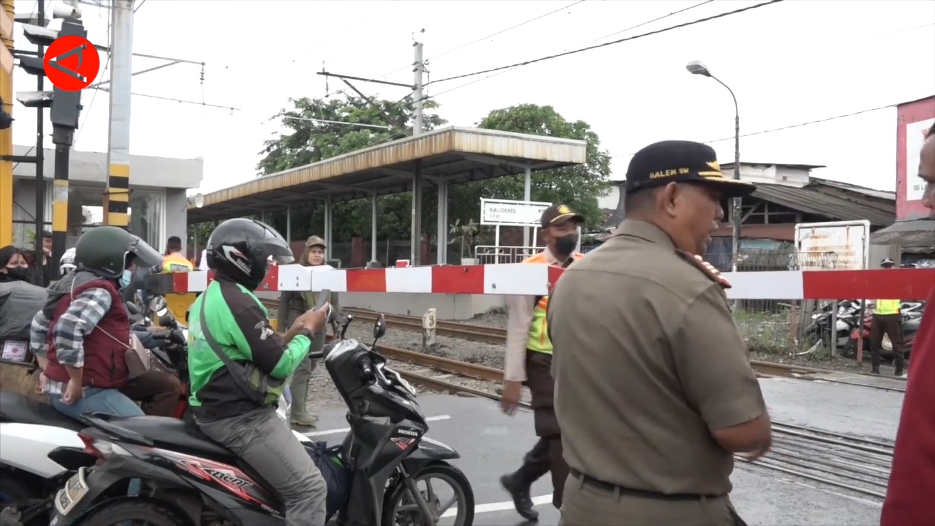Infrastruktur Pos Penjagaan dan Palang Pintu Pelintasan Kereta Api Sebidang di Jalur Rel Indonesia
