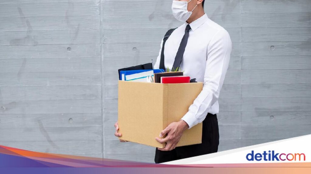 Ilustrasi pemutusan hubungan kerja tenaga kerja di sektor manufaktur industri