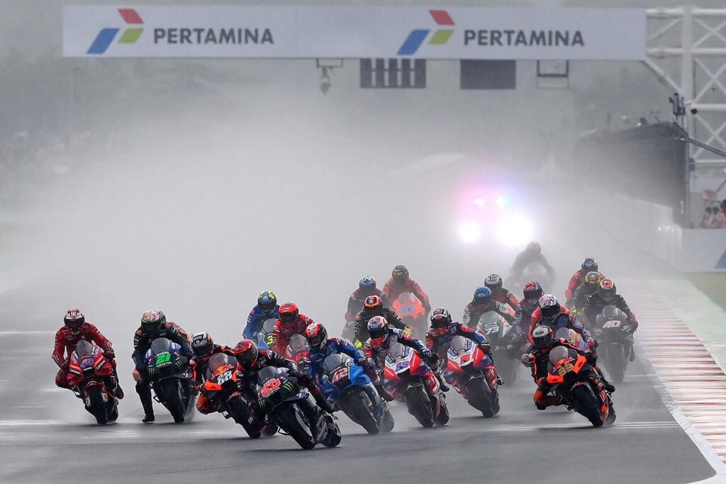 Aksi pembalap MotoGP di Sirkuit Internasional Pertamina Mandalika Lombok Nusa Tenggara Barat