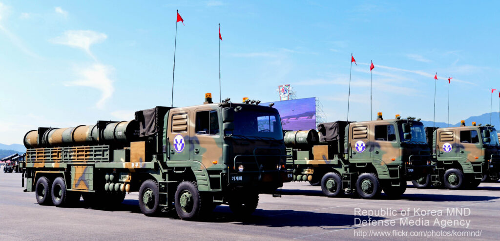 Parade kendaraan peluncur sistem rudal balistik Angkatan Bersenjata Republik Korea dalam peringatan militer