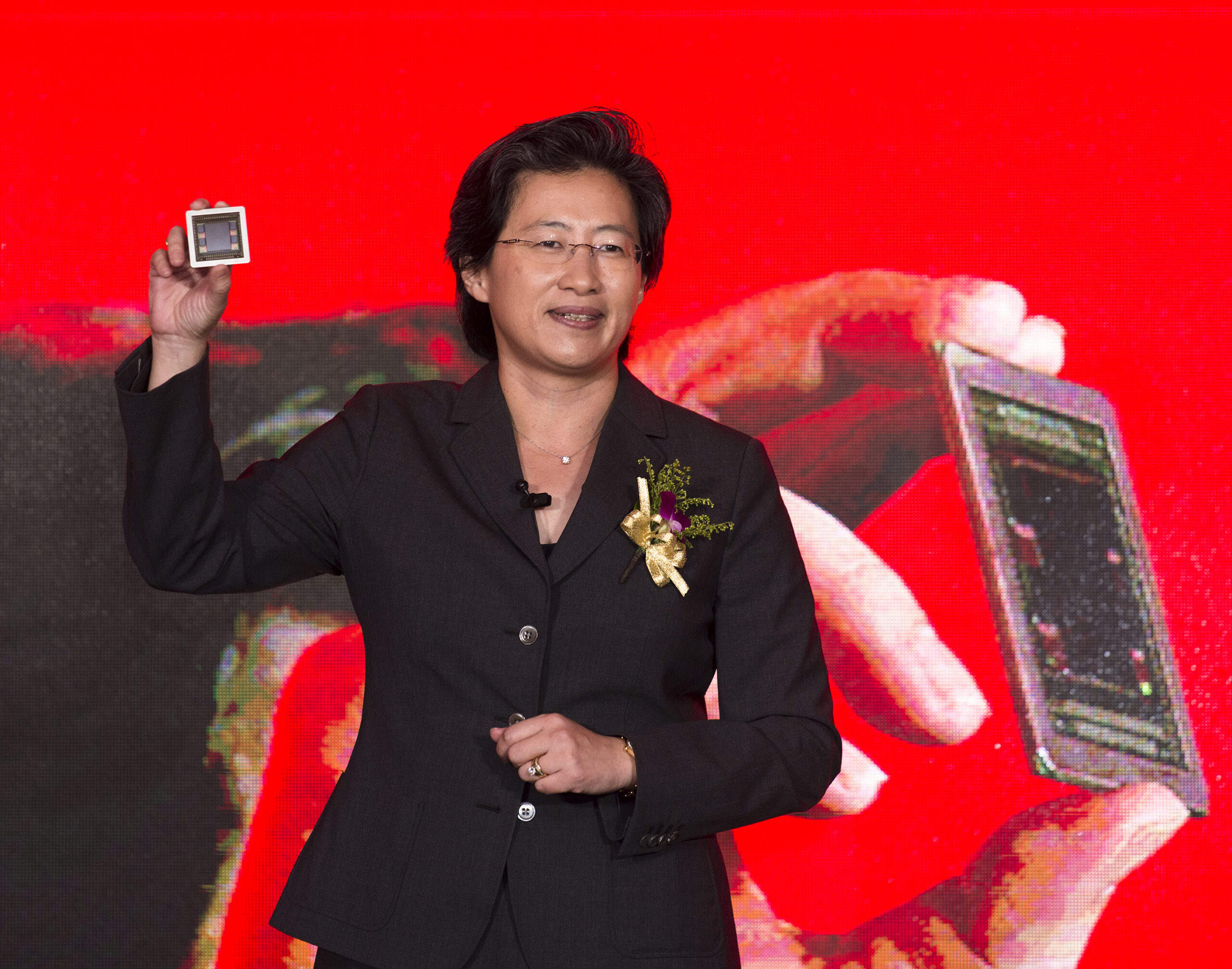 CEO AMD Lisa Su yang mengumumkan rencana pelipatgandaan kapasitas produksi silikon menuju 2027