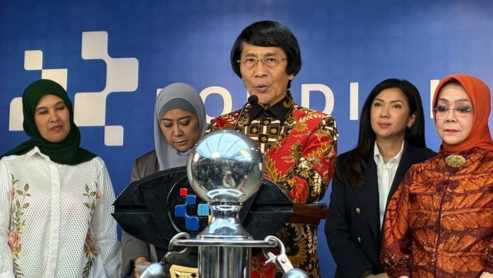 Ketua LPAI Seto Mulyadi Memberikan Keterangan Terkait Inisiatif SPARTA dan PP Tunas di Kantor Komdigi Jakarta