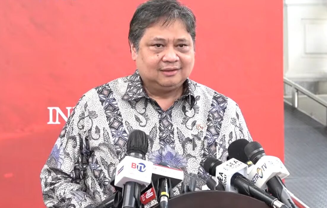 Menteri Koordinator Bidang Perekonomian Airlangga Hartarto memberikan pemaparan mengenai komparasi pertumbuhan ekonomi Indonesia dan Vietnam.