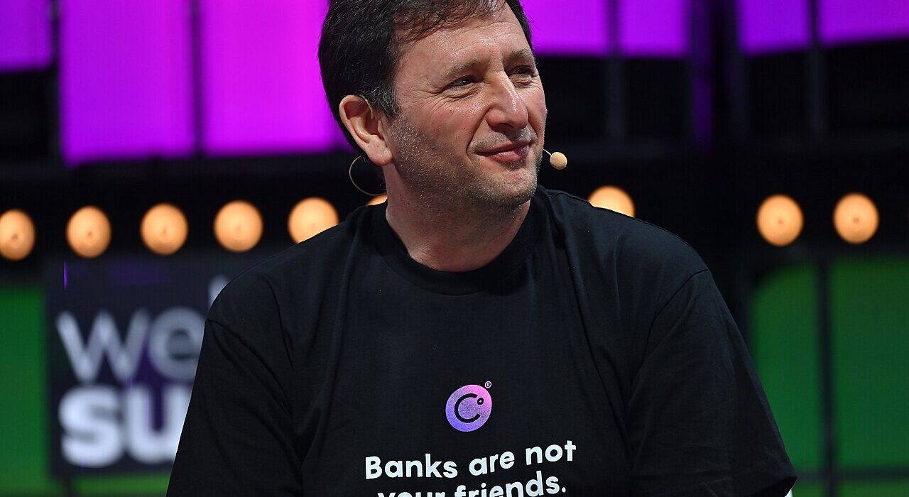 Mantan CEO Celsius Network Alex Mashinsky menghadiri konferensi industri teknologi