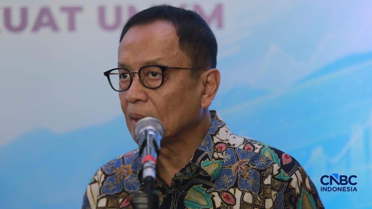 Kepala Eksekutif Pengawas Perbankan OJK Dian Ediana Rae menjelaskan rencana konsolidasi dan target 5 bank syariah jumbo di Indonesia.