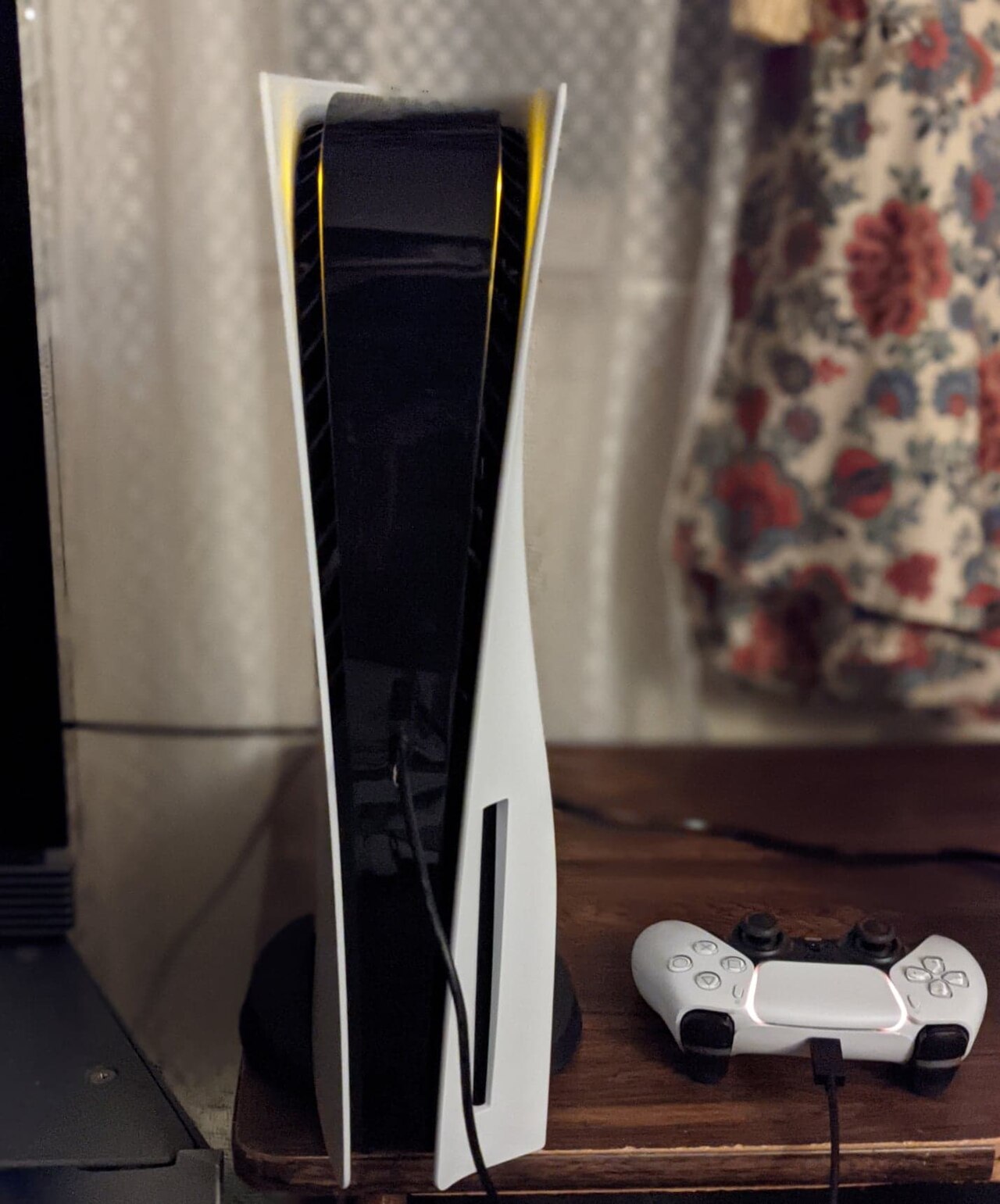 Konsol PlayStation 5 dan Pengontrol DualSense