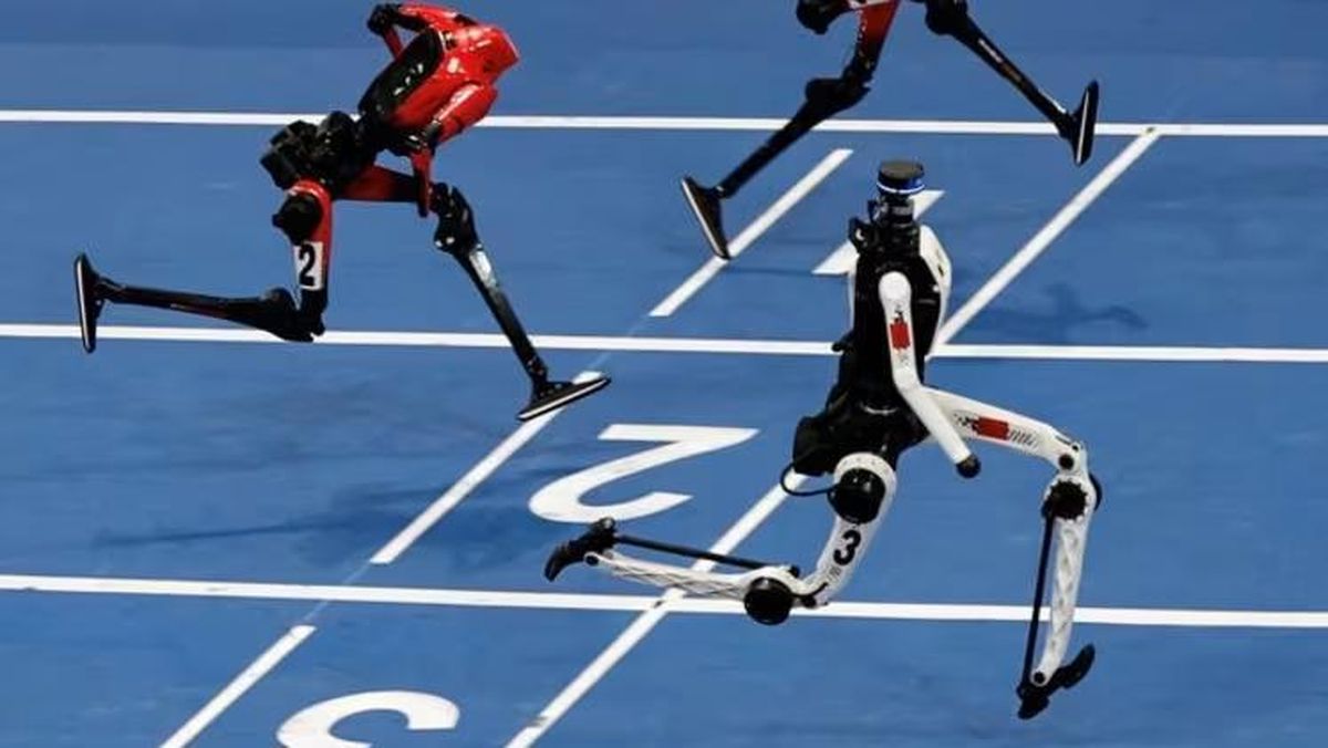 Robot humanoid bertenaga artificial intelligence yang membutuhkan alokasi memori DRAM masif