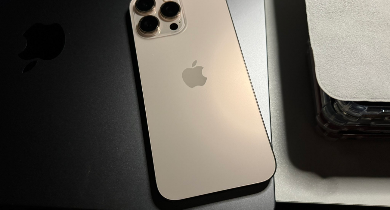 Desain modul kamera dan bodi titanium flagship Apple iPhone Pro Max