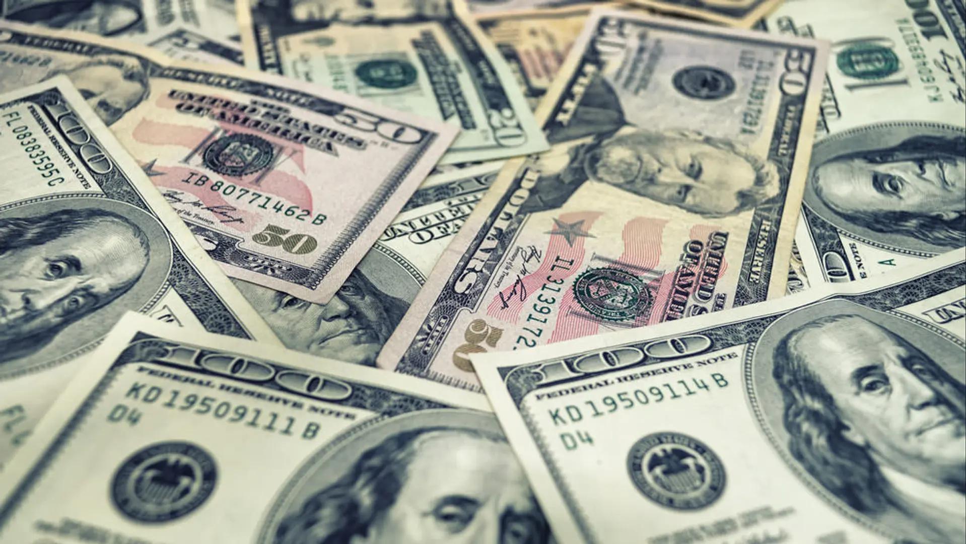 Grafik pergerakan harga Bitcoin dan reli penguatan indeks dolar AS DXY