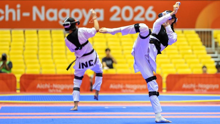 Pertandingan Taekwondo Virtual menggunakan kacamata VR dan sensor gerak tubuh