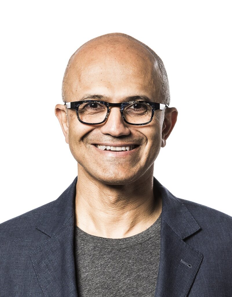 Chief Executive Officer Microsoft Satya Nadella menyampaikan pemaparan arsitektur teknologi
