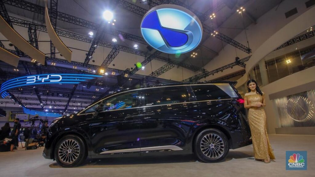 MPV listrik mewah Denza D9 yang resmi berganti identitas merek menjadi Danza di Indonesia