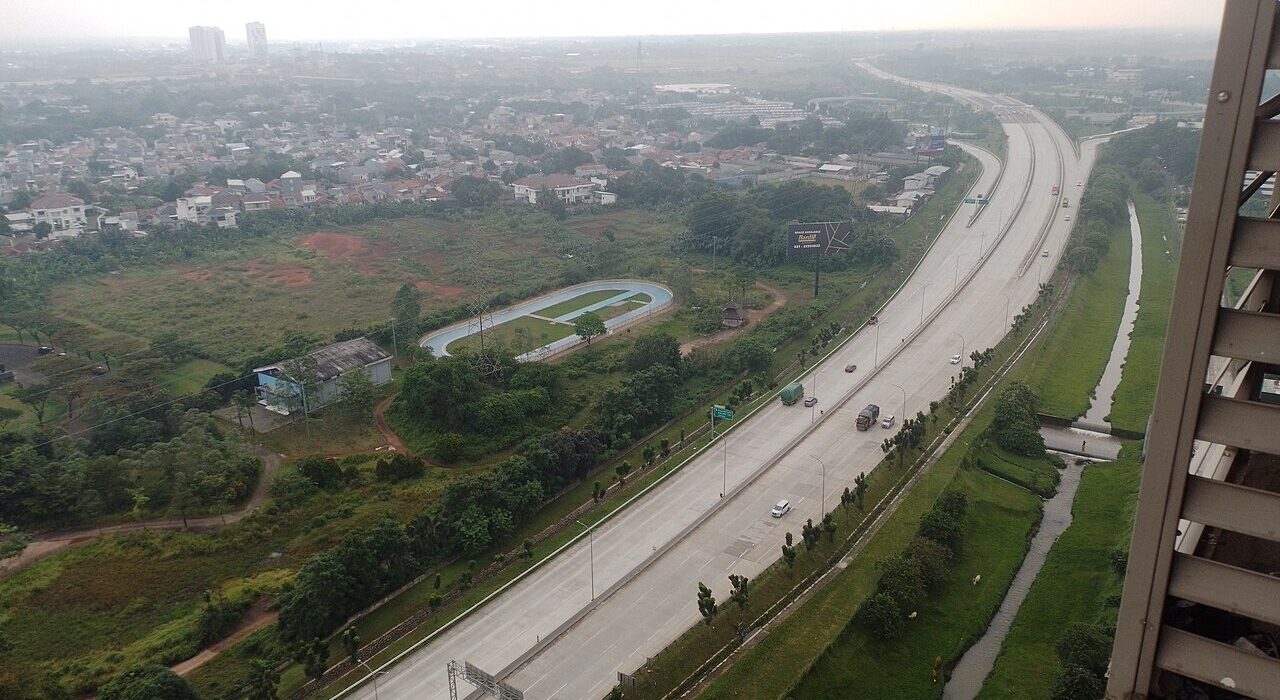 Infrastruktur jalan tol di Indonesia dengan pengawasan standar pelayanan minimal BPJT dan sistem WIM ETLE