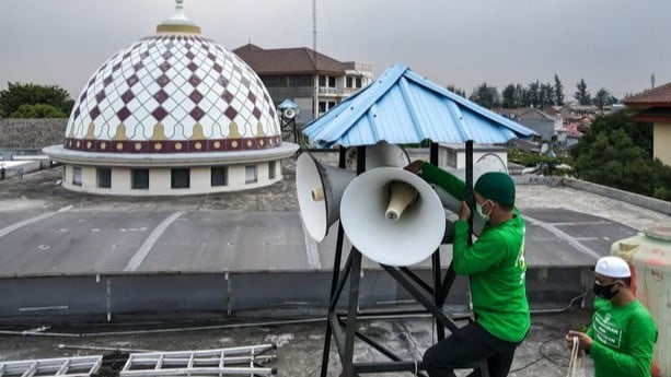 Pemeriksaan pengeras suara masjid di Indonesia