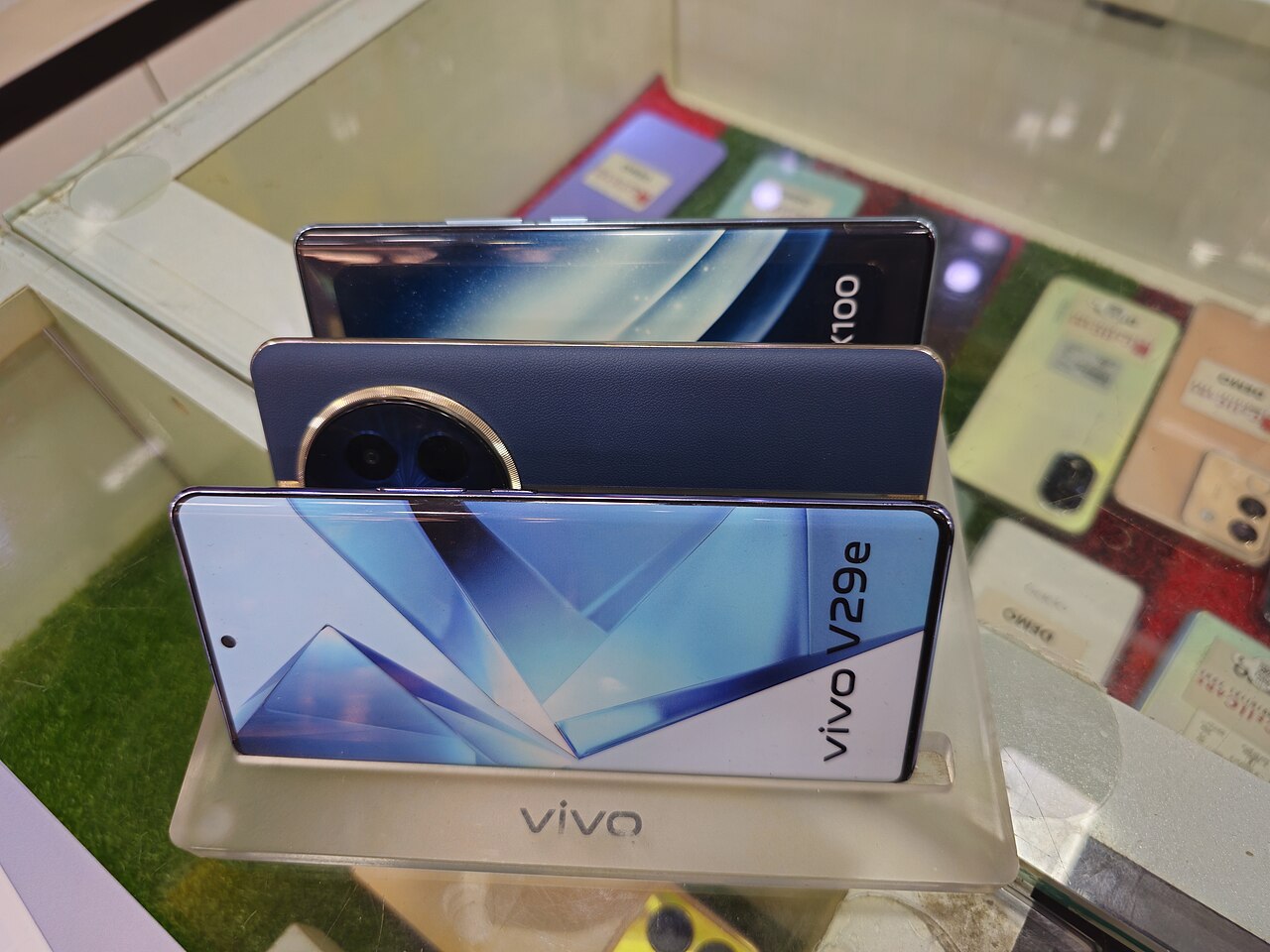Desain smartphone vivo lini seri V dengan modul kamera elegan dan bodi ramping